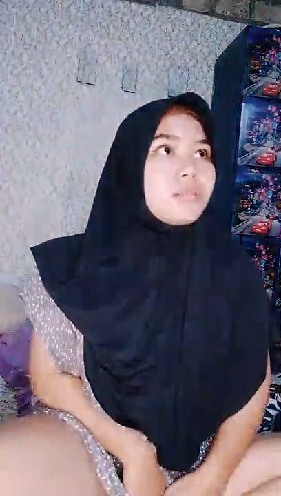 Istri Berjilbab Ajak Suami Live Ngewe