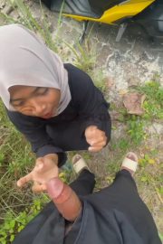 Kebelet Mau Diisep Pacar Hijab Di Pinggir Jalan