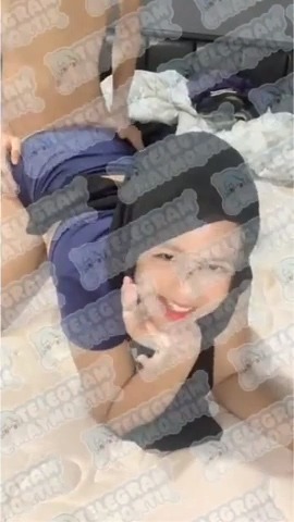 Senyum Bahagia Gadis Jilbab Dientot Doggy