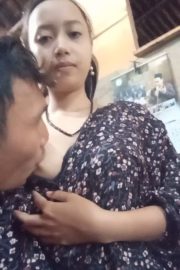 Kenyot Susu Tetangga Di Pinggir Rumah
