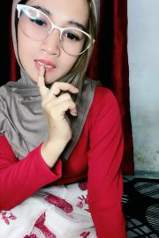 XD Fira Hijab Kacamata Live Nakal Buka Uting