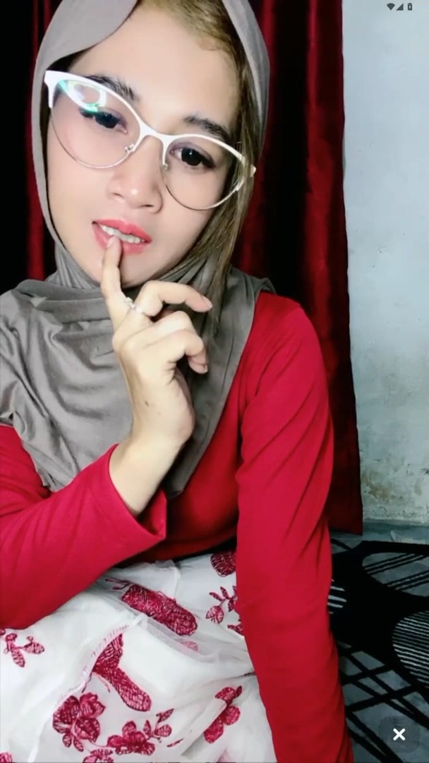 XD Fira Hijab Kacamata Live Nakal Buka Uting