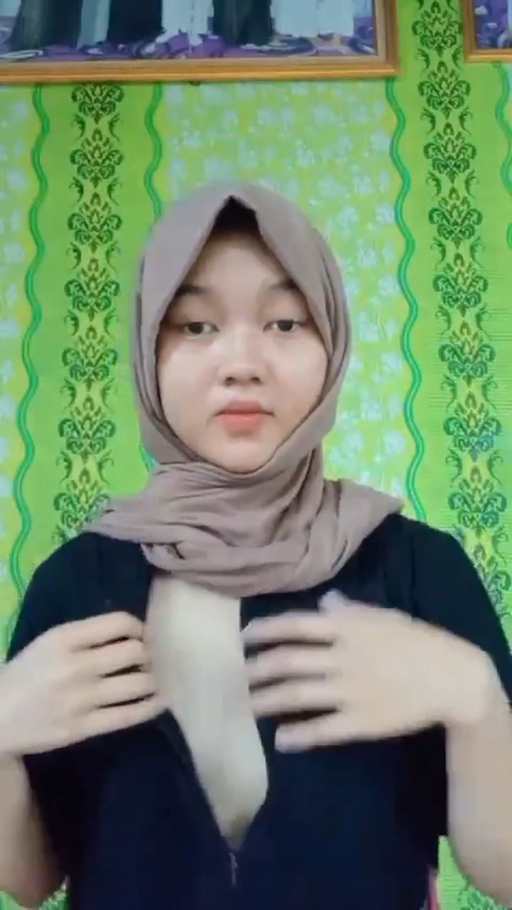 RANIA Cewek Hijab Telanjang Lalu Colmek Parah