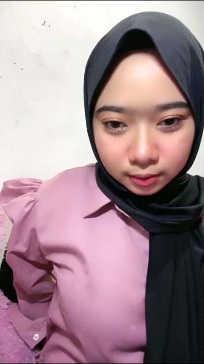 SARAH Hijab Gemoy Colmek Memek Becek