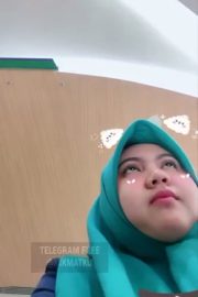 Hijab Lagi Kerja Ijin Ke Toilet Buka Memek