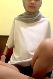 Hijab Lugu Sudah Kecanduan Mainin Memek