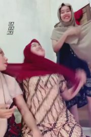 Kelakuan Cewek-Cewek Kosan Pamer Body Rame2