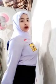 Pelajar Hijab Toge Buka Baju Pamer Daleman