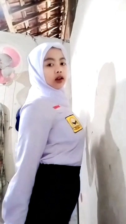 Pelajar Hijab Toge Buka Baju Pamer Daleman
