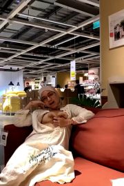 ZEERA Cewek Hijab Binal Nekad Buka Bukaan Di Restoran