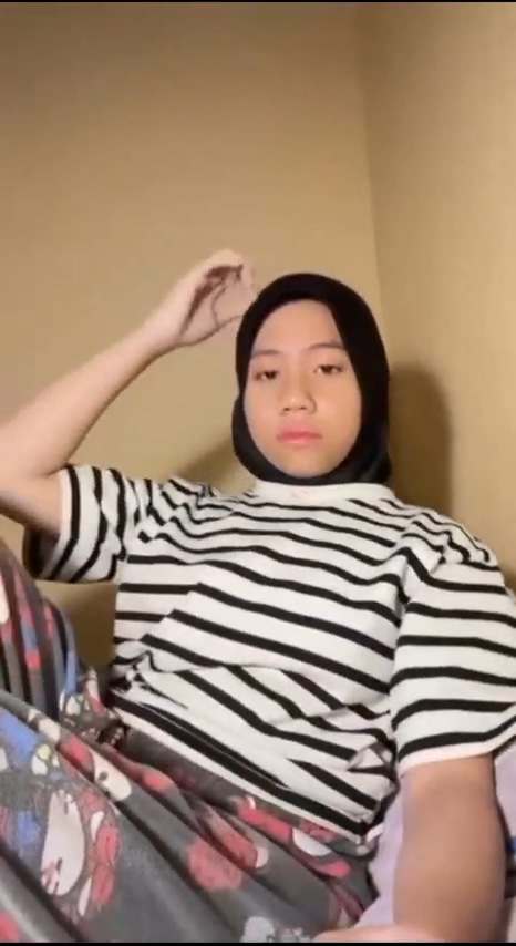 AURA Cewek Desa Hijab Ngocok Meki Basah