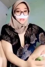 Hijab Haus Kontol Masukin Dua Timun Ke Memeknya