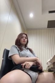 Ulah Staf Kantor Cantik Nakal Pamer Memek
