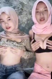 Duet Hijab Ngocok Bareng