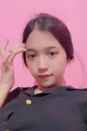 Serly Buka Baju Mainin Memek Mungil